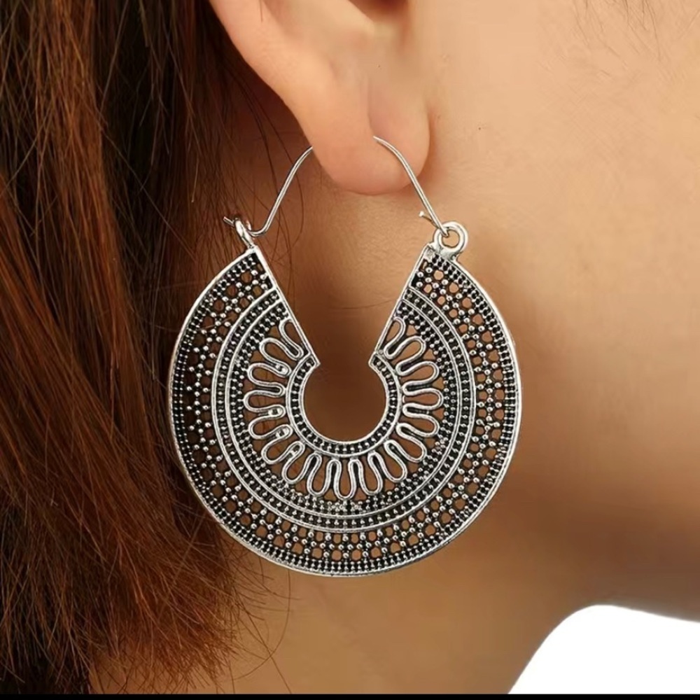 Vintage hollow metal‎ drop dangle earrings